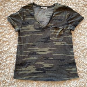 Socialite brand size medium camouflage pocket t-shirt